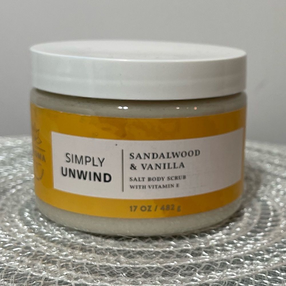BBW Simply Unwind Salt Body Scrub Sandalwood and Vanilla NWT